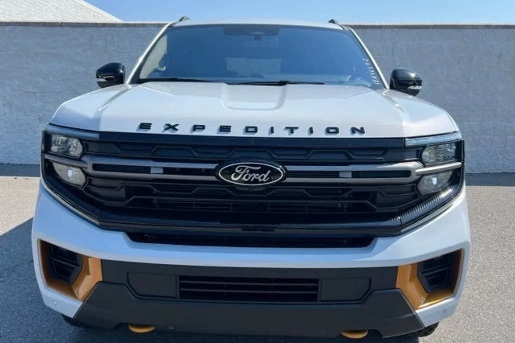 2025 Ford Expedition photo 1
