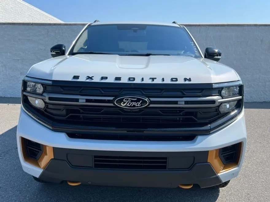 2025 Ford Expedition photo 1