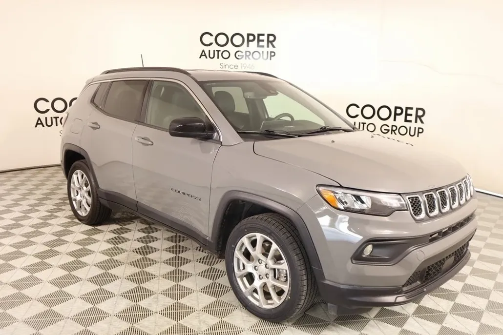 2024 Jeep Compass Latitude Lux photo 1