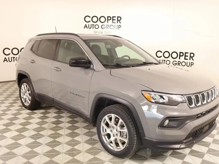 2024 Jeep Compass Latitude Lux photo 1