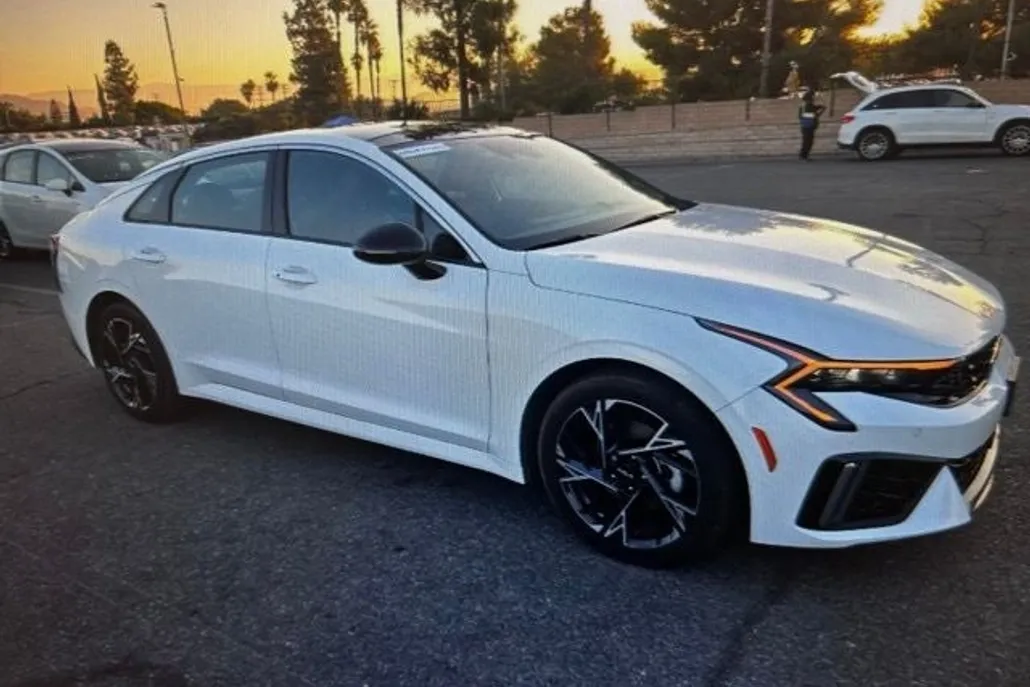 2025 Kia K5 GT-Line photo 1