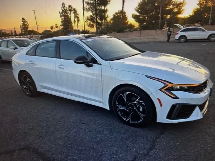 2025 Kia K5 GT-Line photo 1