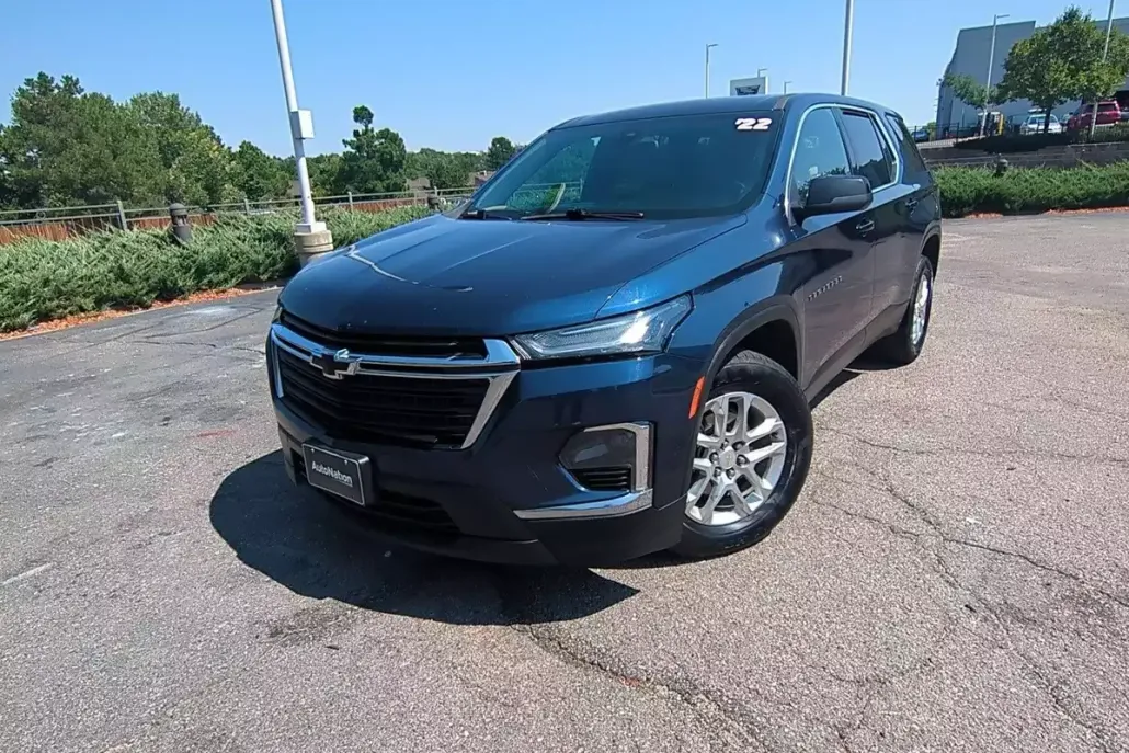 2022 Chevrolet Traverse LS photo 1