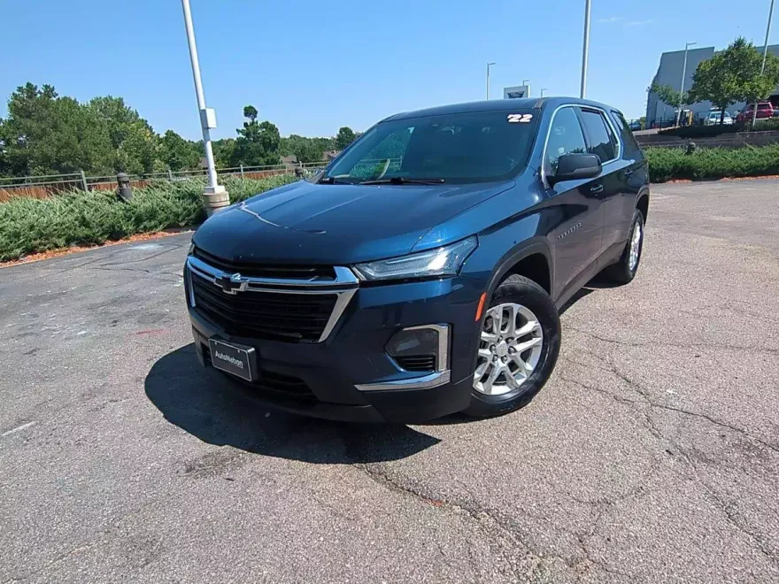 2022 Chevrolet Traverse LS photo 1