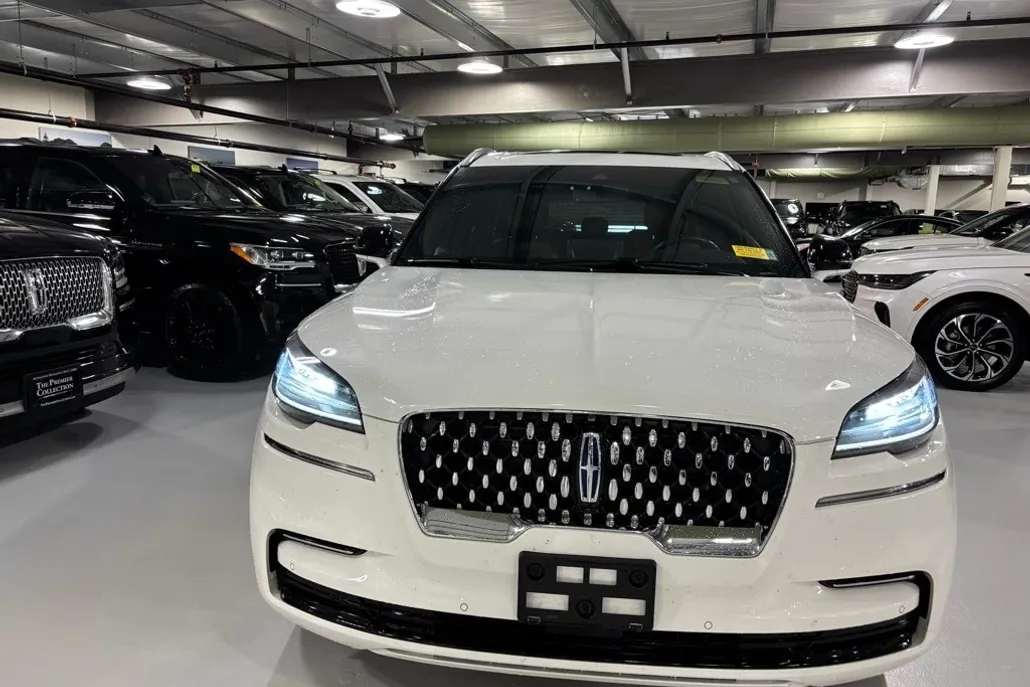 2023 Lincoln Aviator Grand Touring photo 1