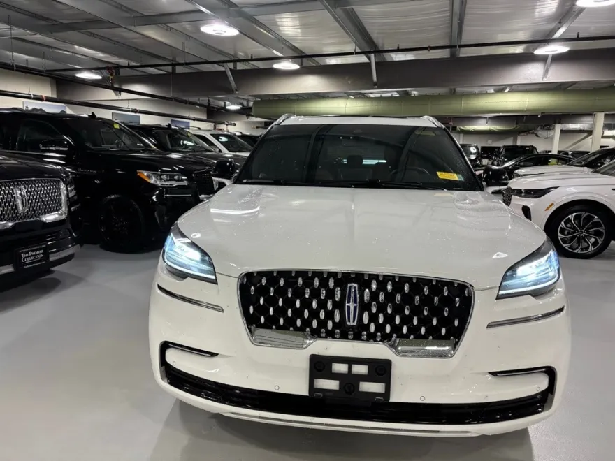 2023 Lincoln Aviator Grand Touring photo 1