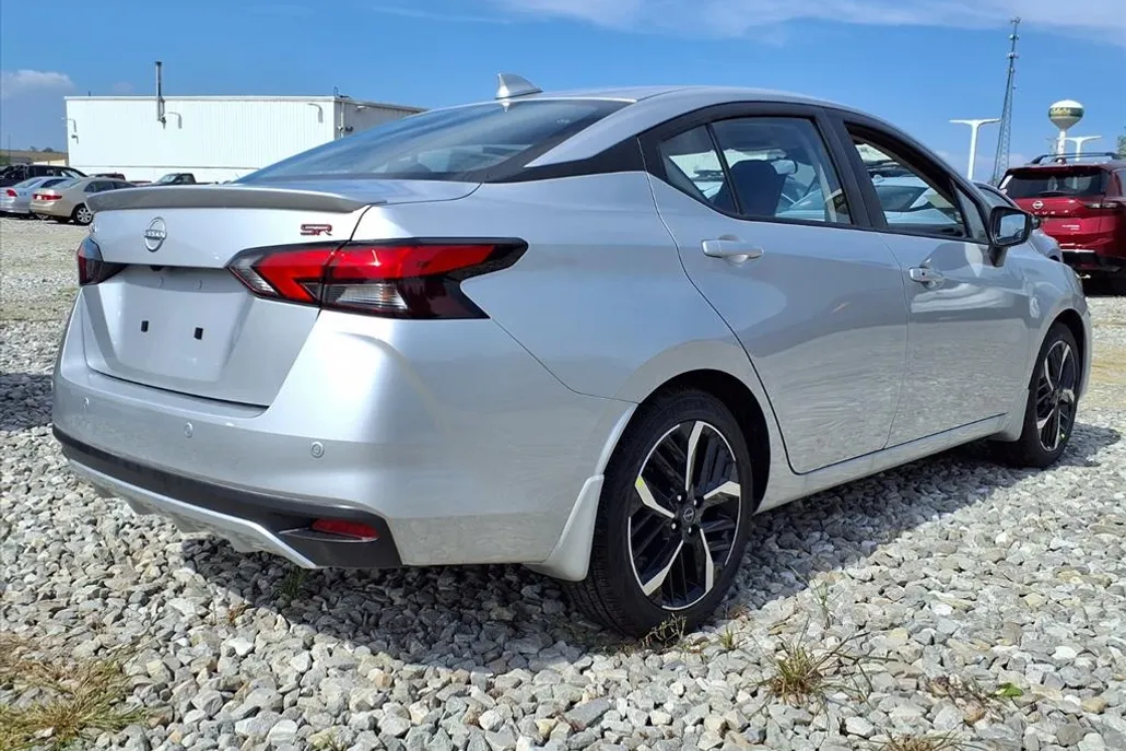2025 Nissan Versa SR photo 1