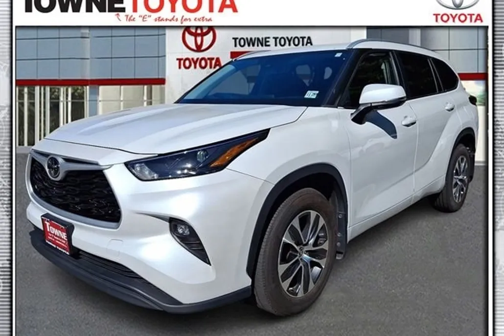 2023 Toyota Highlander Sport photo 1