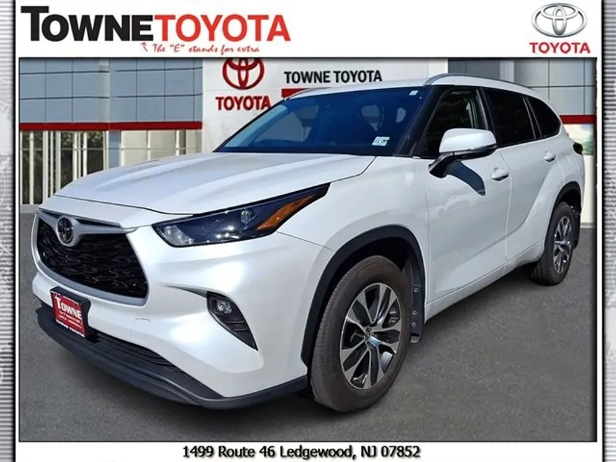 2023 Toyota Highlander Sport photo 1