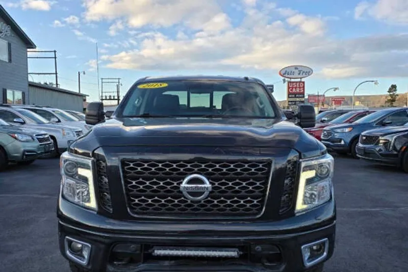2018 Nissan Titan PRO-4X photo 1