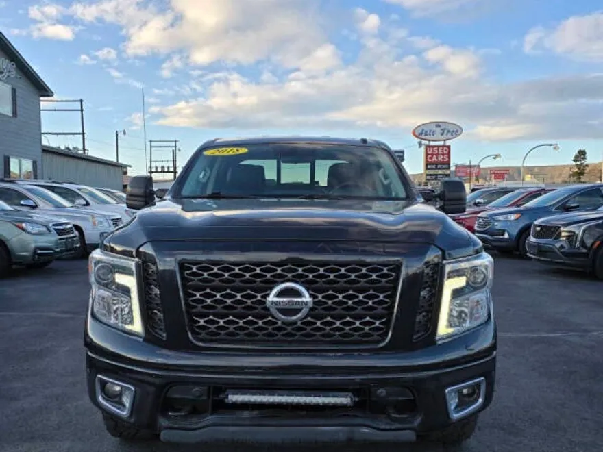 2018 Nissan Titan PRO-4X photo 1