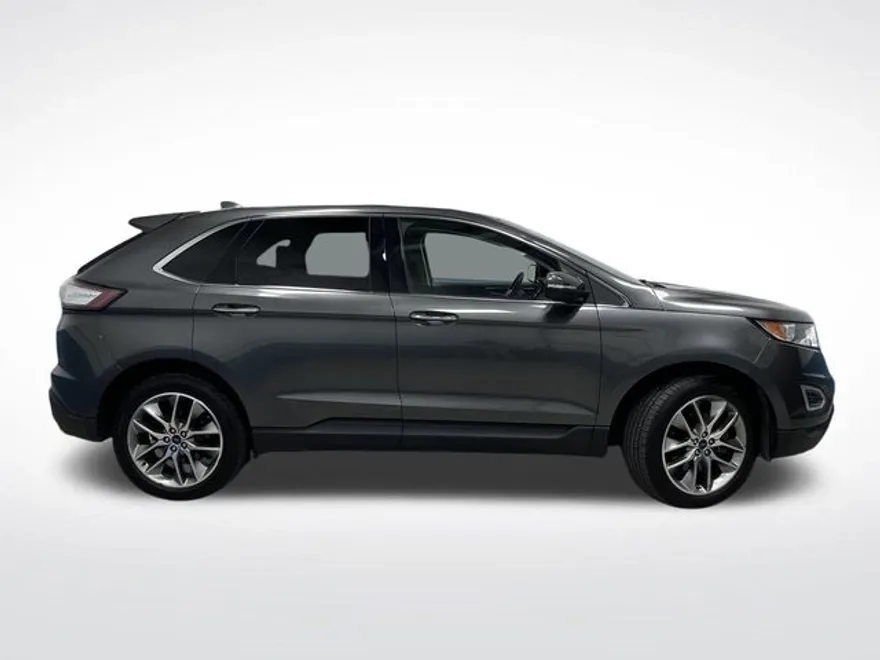 2017 Ford Edge Titanium photo 1
