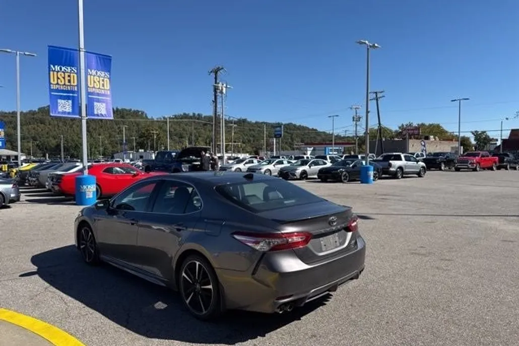 2019 Toyota Camry XSE photo 1