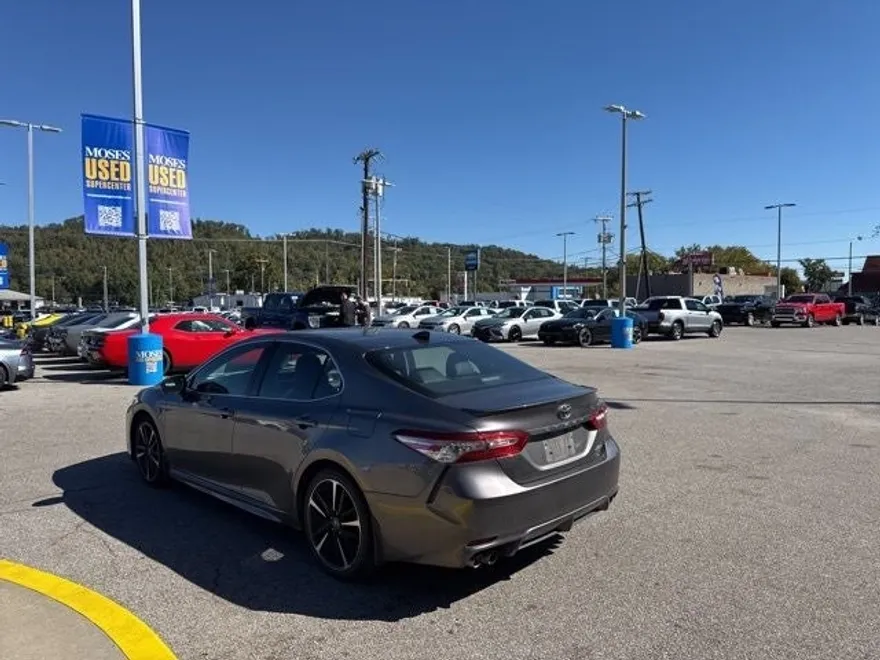 2019 Toyota Camry XSE photo 1