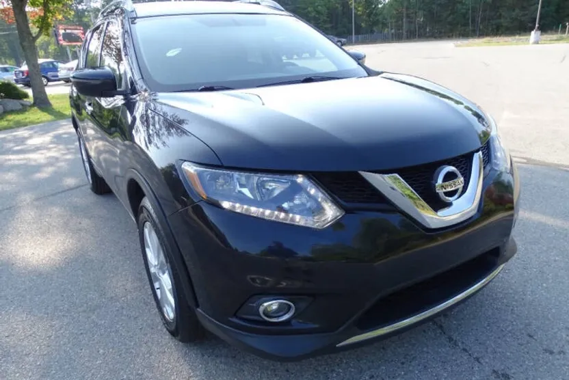 2016 Nissan Rogue SV photo 1