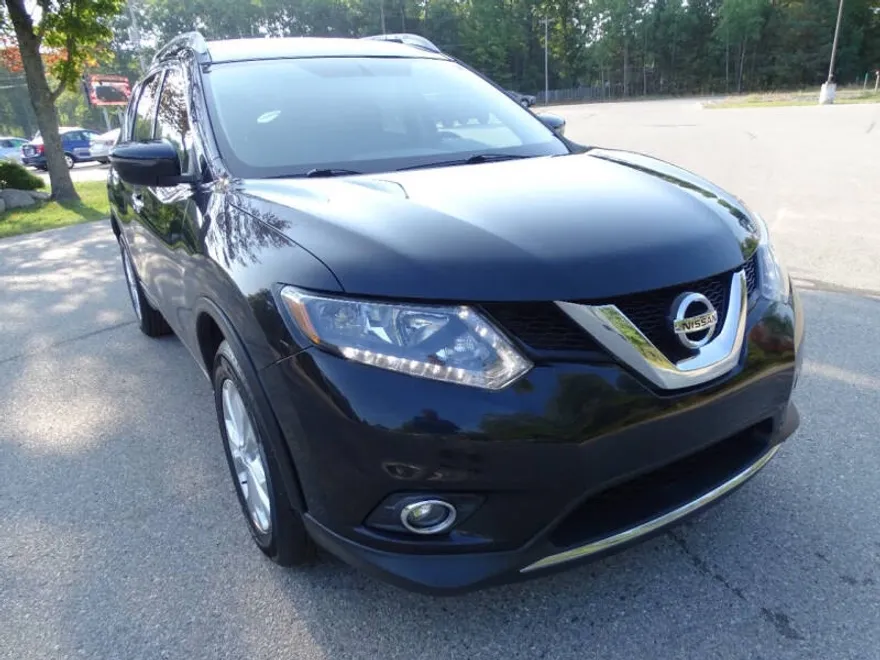 2016 Nissan Rogue SV photo 1