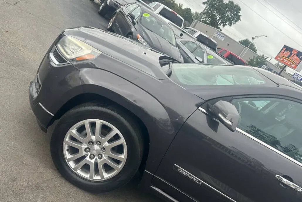 2016 Gmc Acadia Denali photo 1