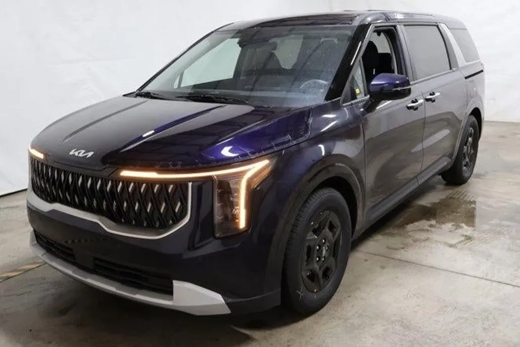 2026 Kia Carnival LXS photo 1