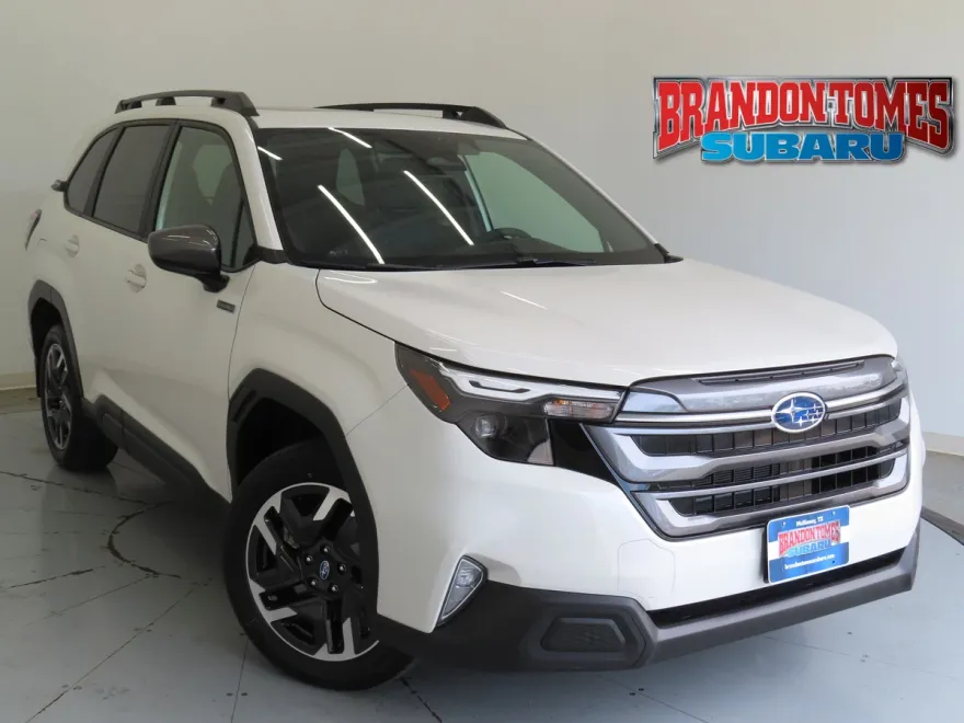 2025 Subaru Forester Premium photo 1