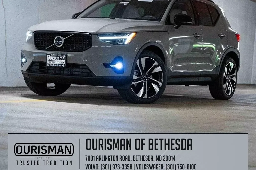 2025 Volvo XC40 Plus photo 1