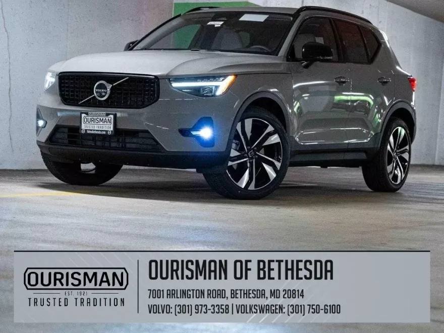 2025 Volvo XC40 Plus photo 1