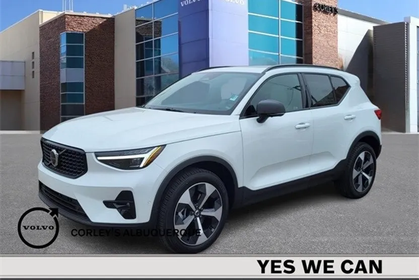 2025 Volvo XC40 Plus photo 1