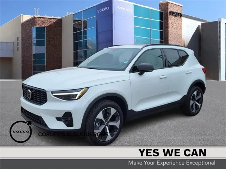 2025 Volvo XC40 Plus photo 1