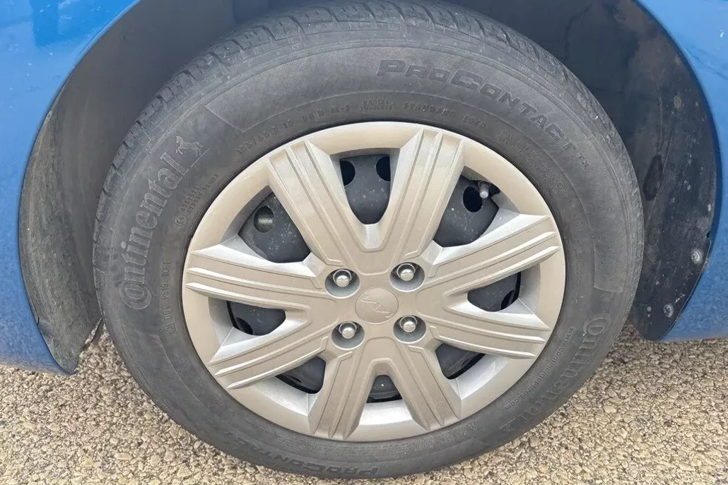 2022 Kia Rio S photo 1