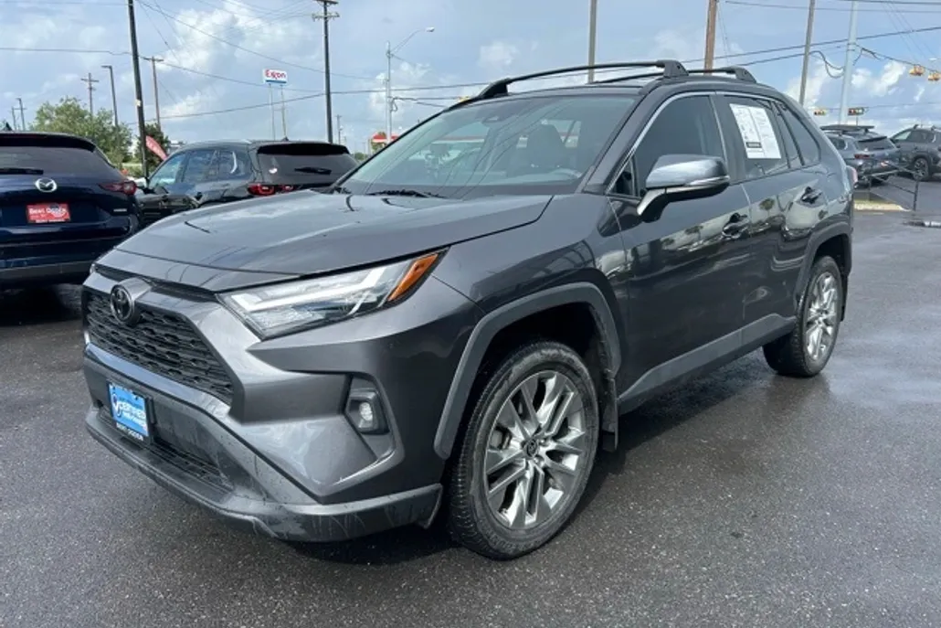 2022 Toyota RAV4 XLE Premium photo 1