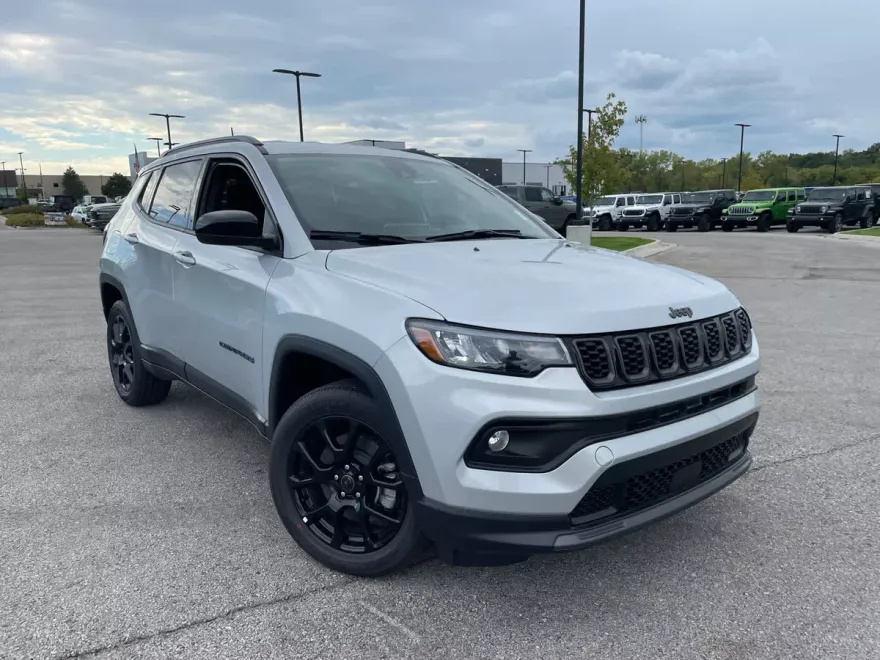 2025 Jeep Compass Latitude photo 1