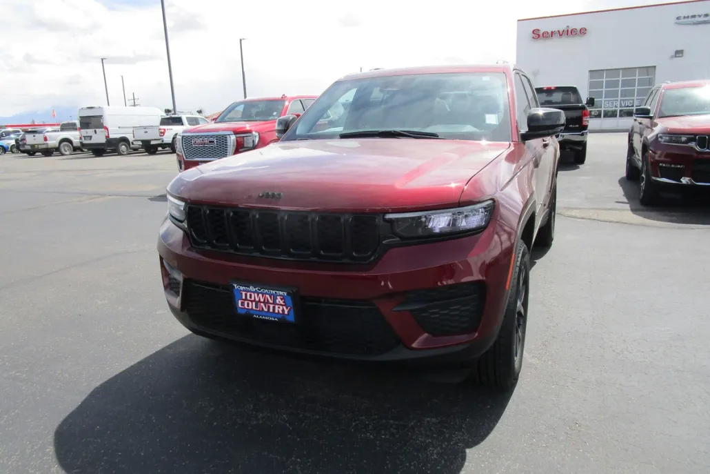 2025 Jeep Grand Cherokee Altitude photo 1