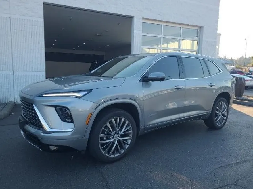 2025 Buick Enclave Avenir photo 1