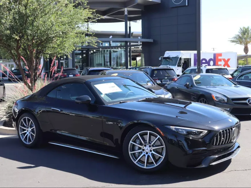 2025 Mercedes Benz SL AMG 43 photo 1