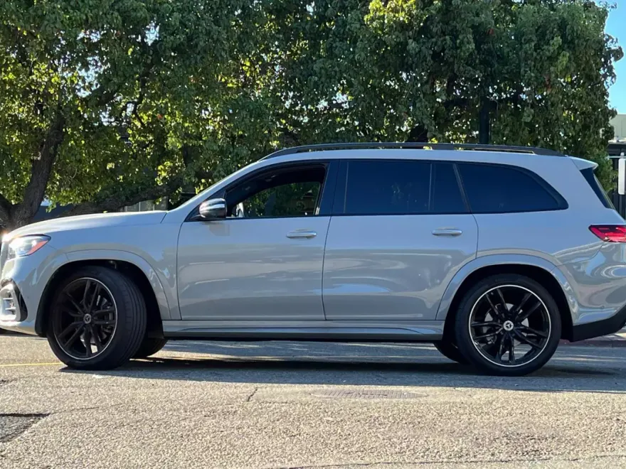 2025 Mercedes Benz GLS 450 4MATIC photo 1