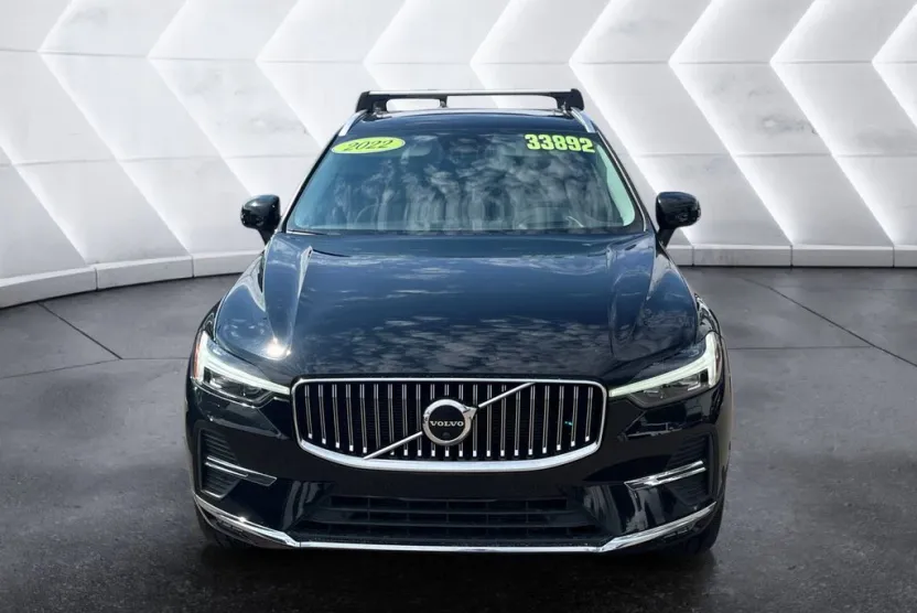 2022 Volvo XC60 B5 Inscription photo 1