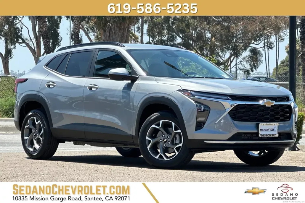 2025 Chevrolet Trax LT photo 1