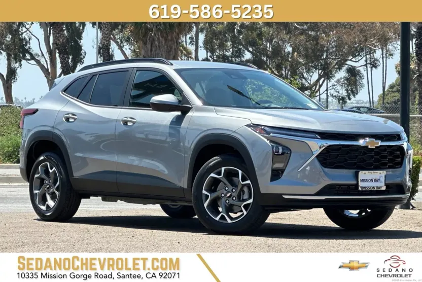 2025 Chevrolet Trax LT photo 1