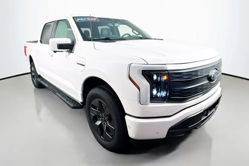 2022 Ford F-150 Lightning Lariat photo 1