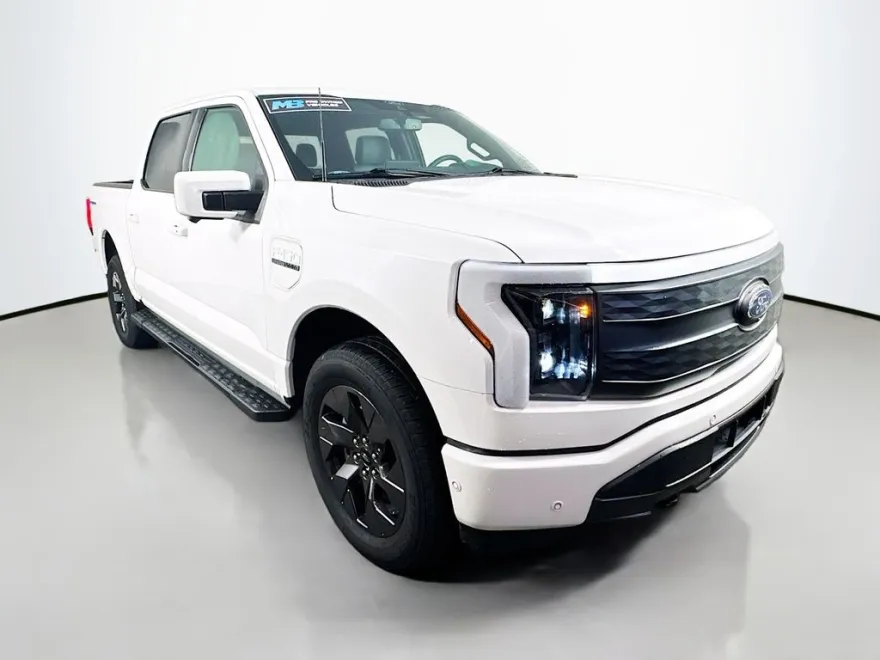 2022 Ford F-150 Lightning Lariat photo 1