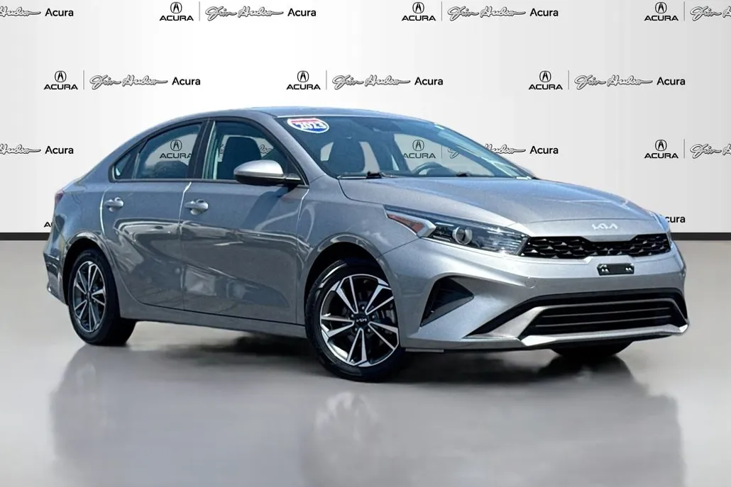 2023 Kia Forte LXS photo 1