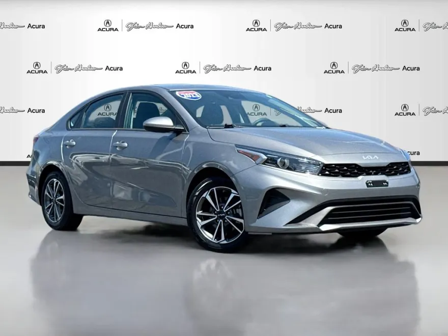 2023 Kia Forte LXS photo 1