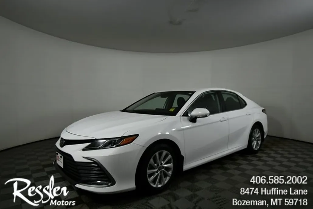 2022 Toyota Camry LE photo 1