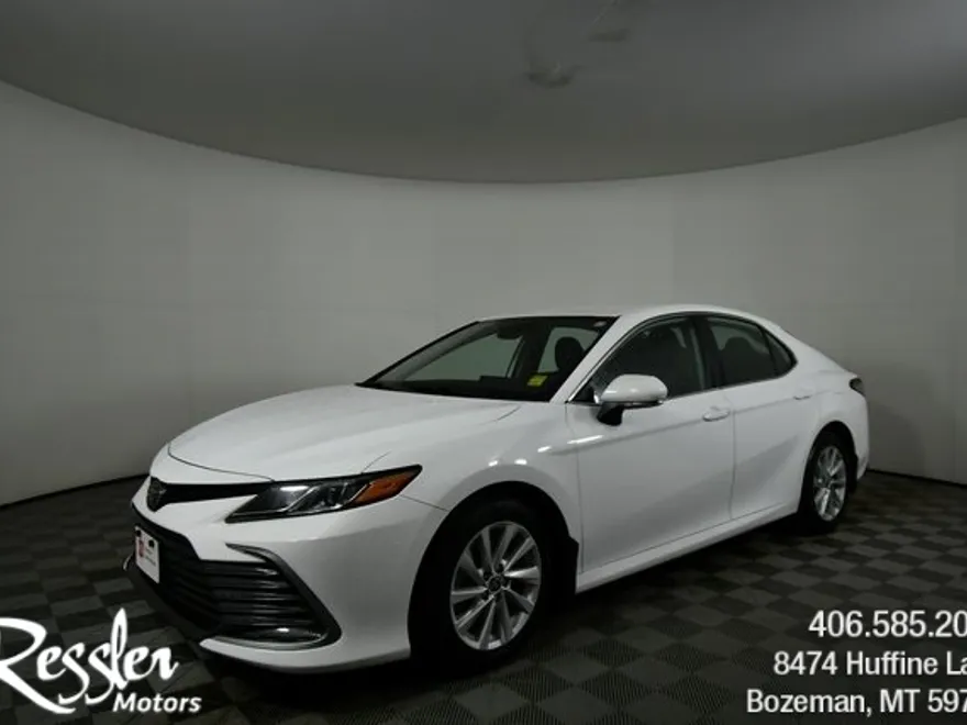 2022 Toyota Camry LE photo 1