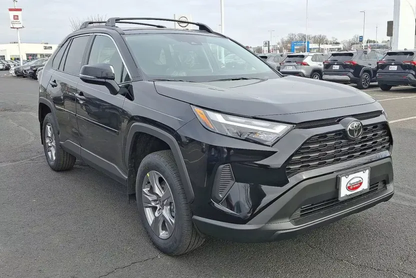 2025 Toyota RAV4 XLE photo 1