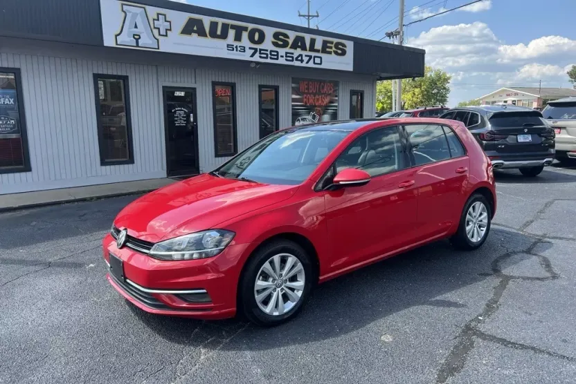 2018 Volkswagen Golf TSI SE photo 1