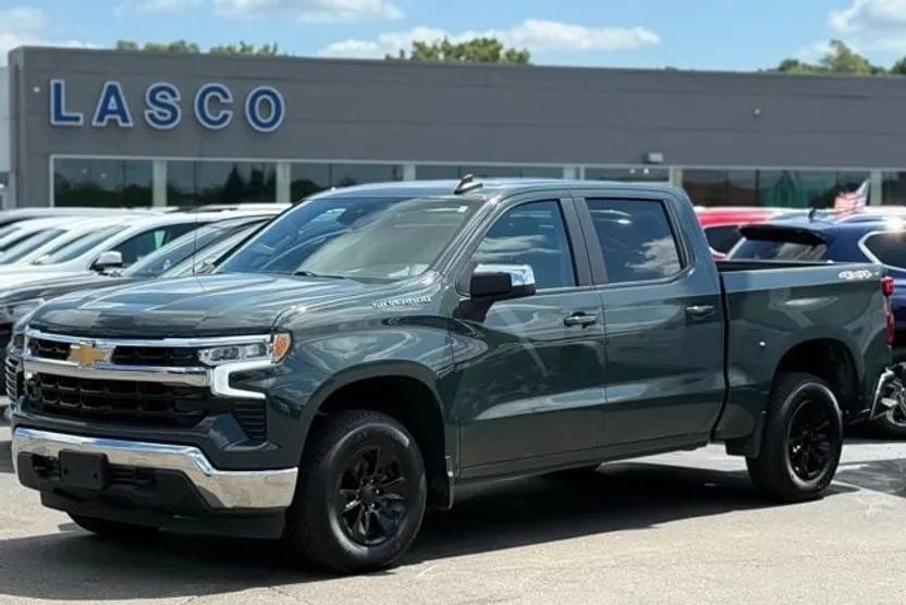 2025 Chevrolet Silverado 1500 LT photo 1