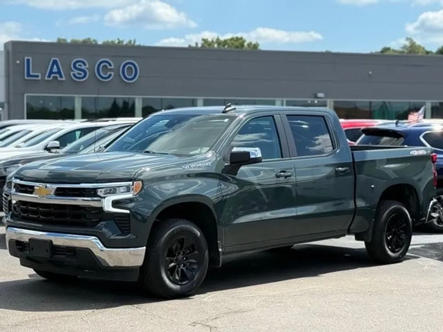 2025 Chevrolet Silverado 1500 LT photo 1