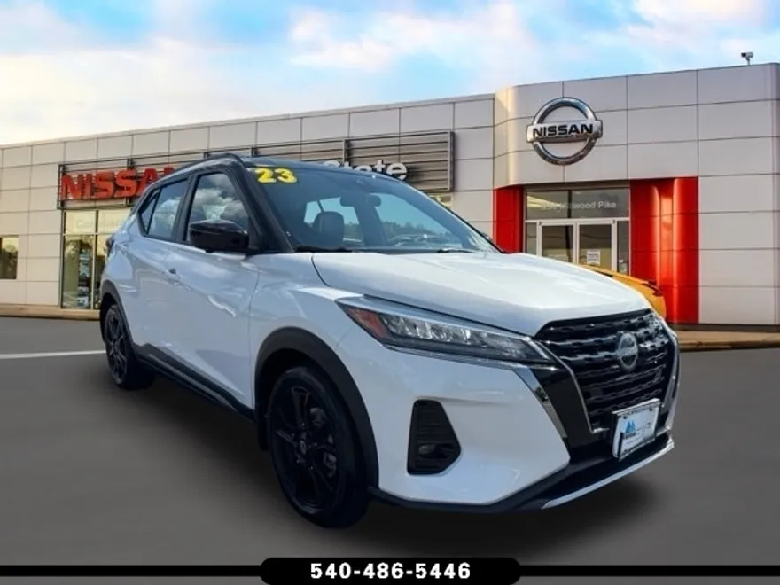 2023 Nissan Kicks SR photo 1