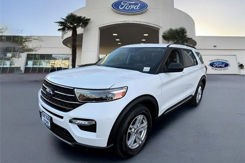 2022 Ford Explorer XLT photo 1