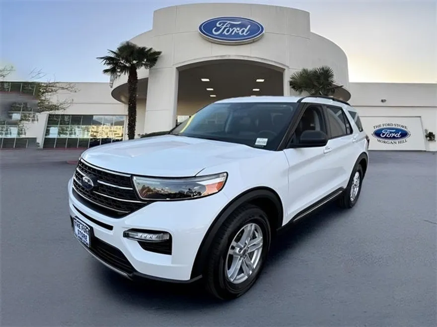 2022 Ford Explorer XLT photo 1